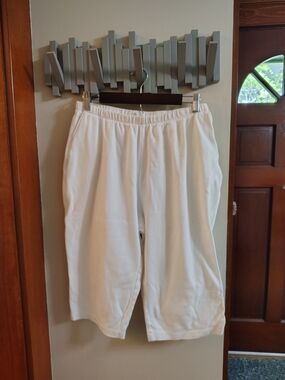 Lands End Women's White Athletic Capris - Comfortable Everyday Wear